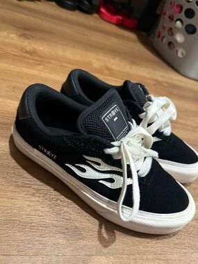 Straye Tennis Shoes